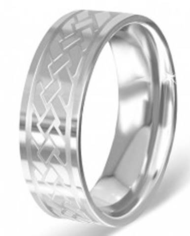 Striebristý prsteň z chirurgickej ocele s gravírovaným keltským uzlom - Veľkosť: 54 mm