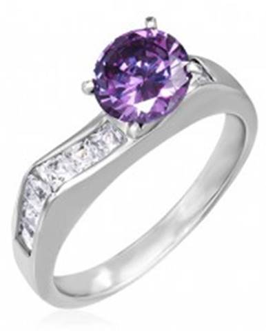 Prsteň z ocele - výrazný fialový zirkón, štvorcové číre zirkóny - Veľkosť: 49 mm