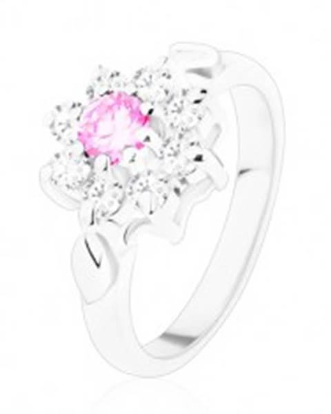 Prsteň v striebornom odtieni, ružovo-číry zirkónový kvet, lístočky - Veľkosť: 49 mm