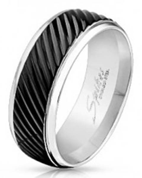 Prsteň z ocele 316L striebornej farby, čierny pás so šikmými zárezmi, 8 mm - Veľkosť: 59 mm