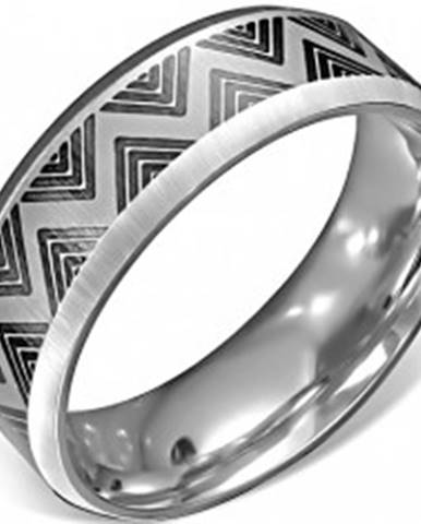 Oceľový prsteň - saténový povrch s čiernym cik-cak vzorom - Veľkosť: 54 mm