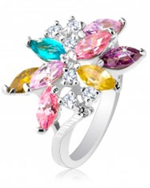 Ligotavý prsteň striebornej farby, veľký asymetrický kvet z farebných zirkónov - Veľkosť: 49 mm
