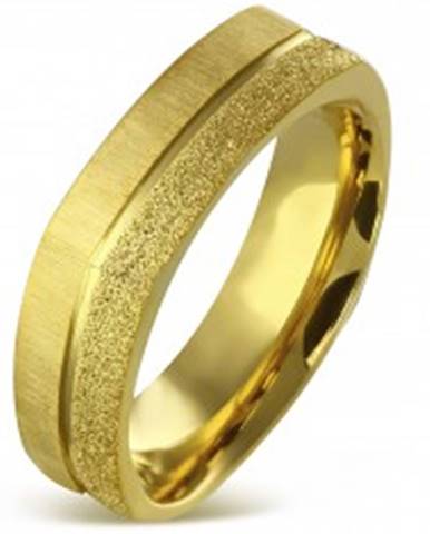 Hranatý prsteň z chirurgickej ocele zlatej farby - pieskovaný a saténový pás, 7 mm - Veľkosť: 55 mm
