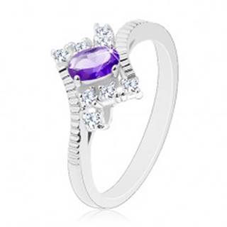 Trblietavý prsteň v striebornom odtieni, fialový ovál, číre zirkóny - Veľkosť: 49 mm