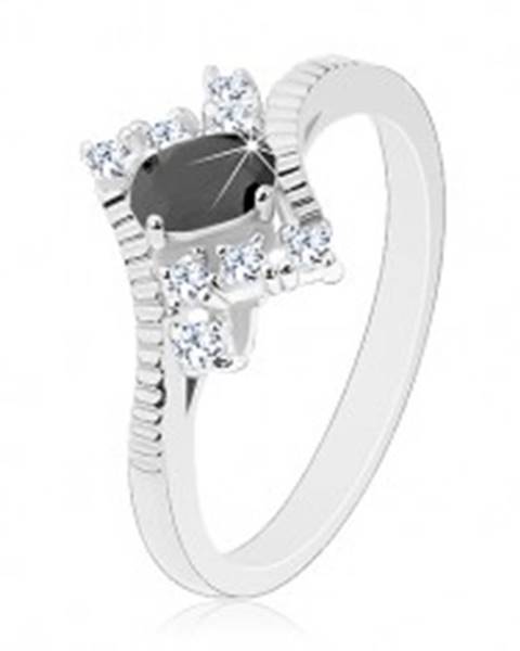Ligotavý prsteň v striebornej farbe, brúsený čierny ovál, číre zirkóny - Veľkosť: 52 mm