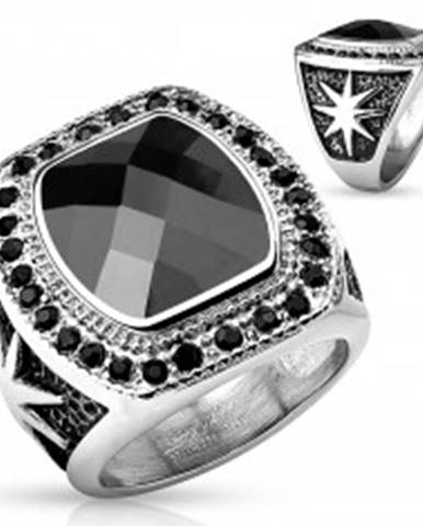 Masívny oceľový prsteň striebornej farby, veľký čierny kameň a okrúhle zirkóniky - Veľkosť: 59 mm